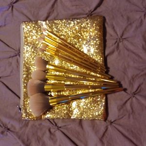 Make up bag with brushes.